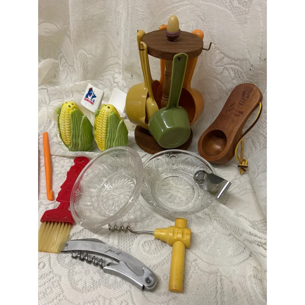 Vintage Kitchen Lot StarKist Tuna Corn S&P Shakers Measuring Cups Retro Kitschy